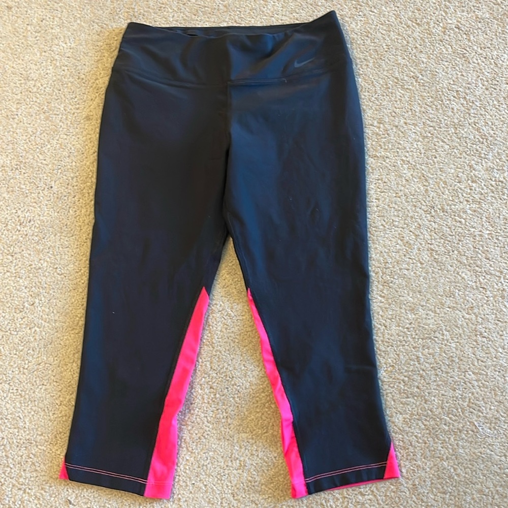 Nike women’s capri leggings